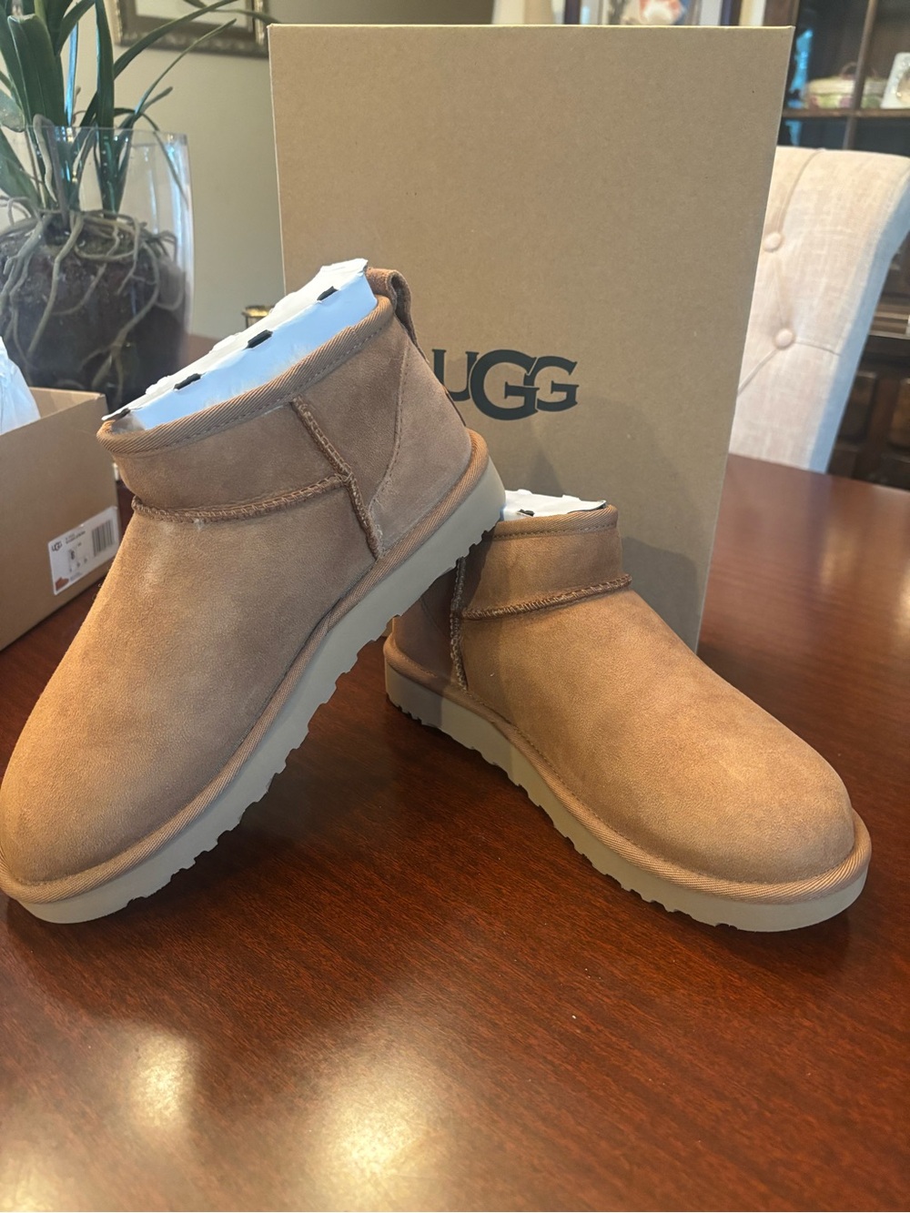 UGGS CLASSIC ULTRA MINI CHESTNUT BROWN BOOTS SIZE 8 NEW IN BOX
